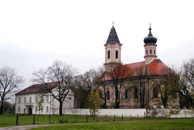 Slika manastira i manastirskog dvorišta